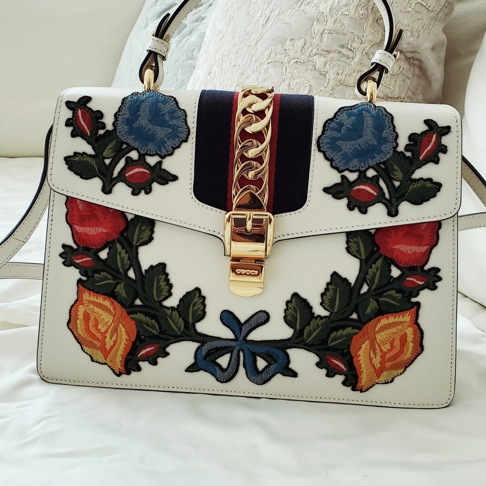 Autgentic Gucci Sylvie Medium